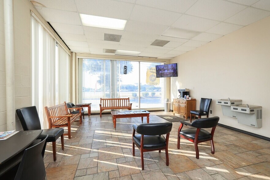 More Photos Of 2650 W I-20, Grand Prairie Unknown For Lease