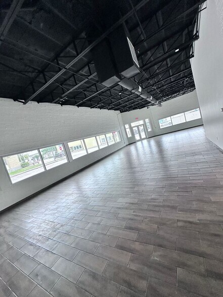 More Photos Of 302 W Defee Ave, Baytown Specialty For Sale