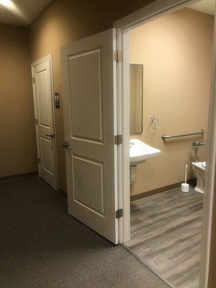 More Photos Of 5-7 Davis Keats Dr, Greenville Office Residential For Sale