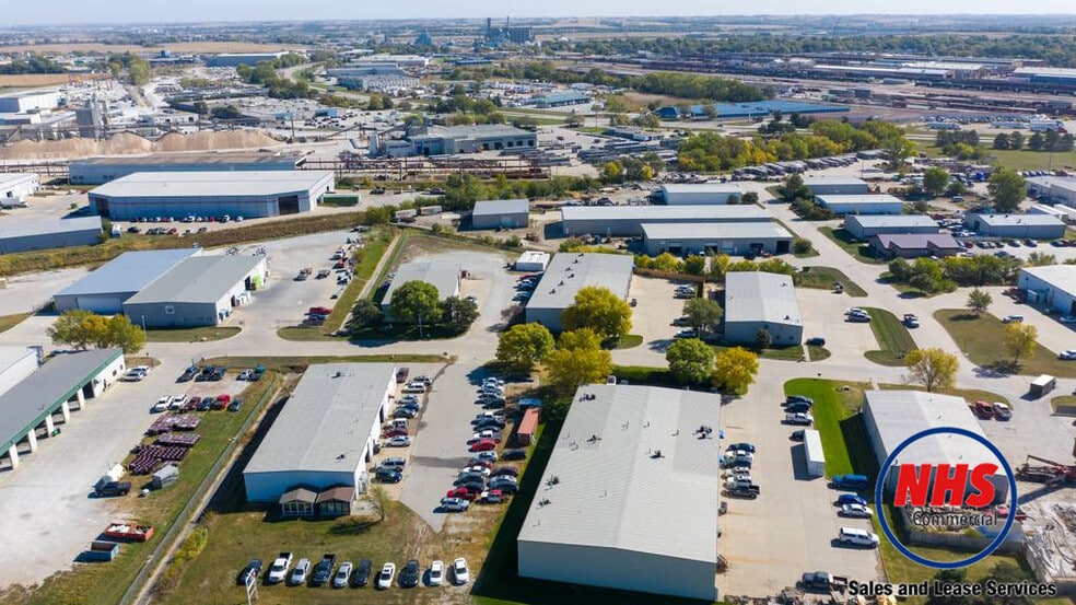 More Photos Of 5300 N 57th St, Lincoln Light Distribution For Lease