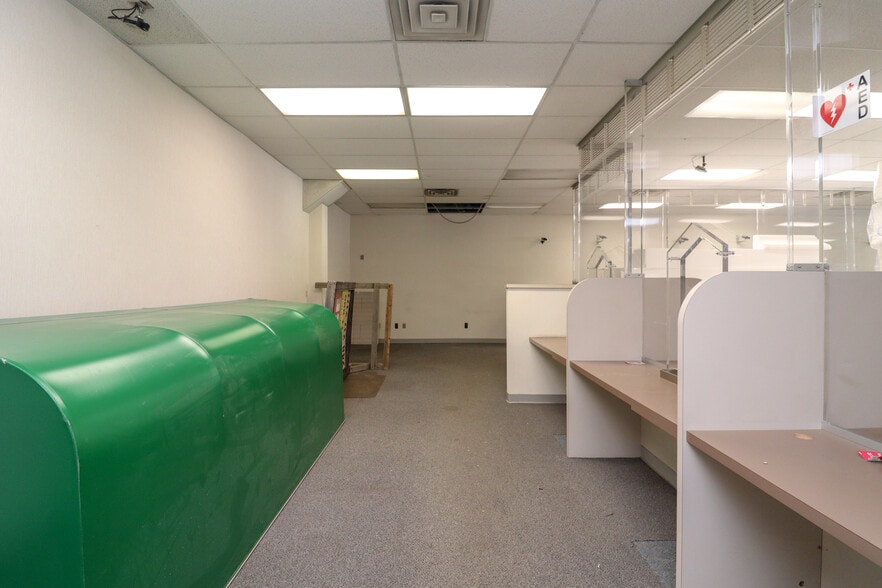 More Photos Of 30094-30120 Ford Rd, Garden City Storefront For Lease