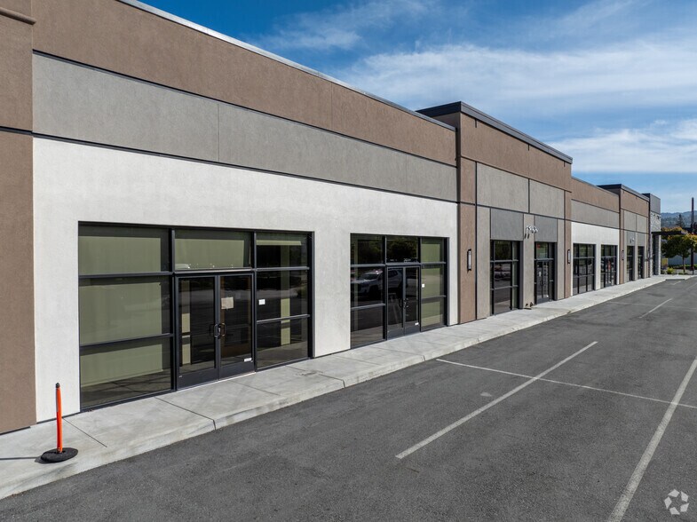 More Photos Of 883 E San Carlos Ave, San Carlos Flex For Sale