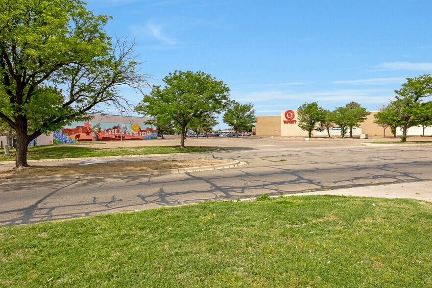 More Photos Of 8101 W I-40, Amarillo Restaurant For Lease