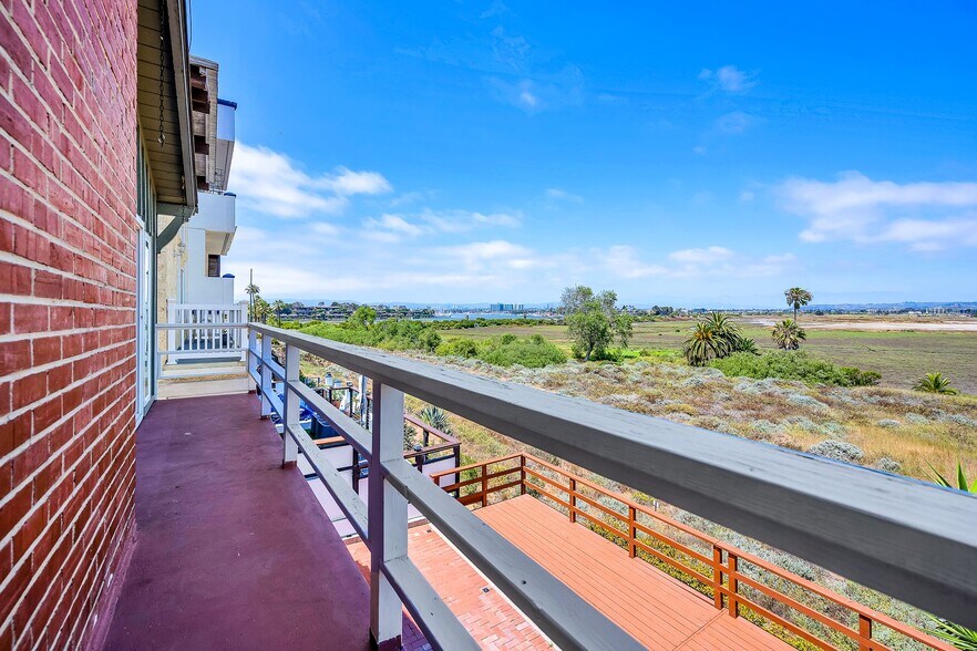 More Photos Of 6515 Vista del Mar, Playa Del Rey Apartments For Sale