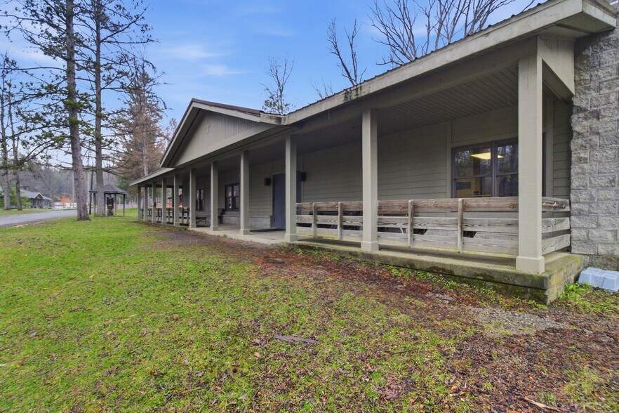 More Photos Of 89 Nolan Rd, Penfield General Retail For Sale