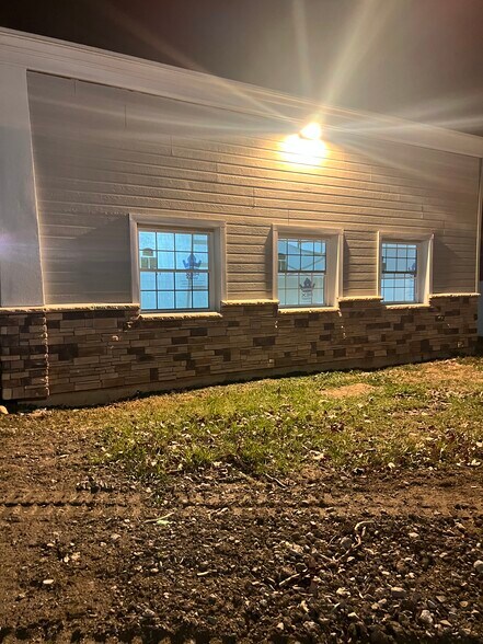 More Photos Of 550 W College St, Oberlin Medical For Lease