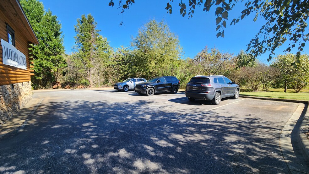 More Photos Of 163 Absher Park, Statesville Medical For Sale