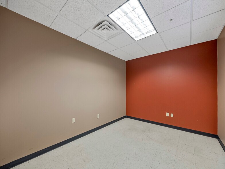 More Photos Of 10 Regency Dr, Wylie Light Distribution For Lease