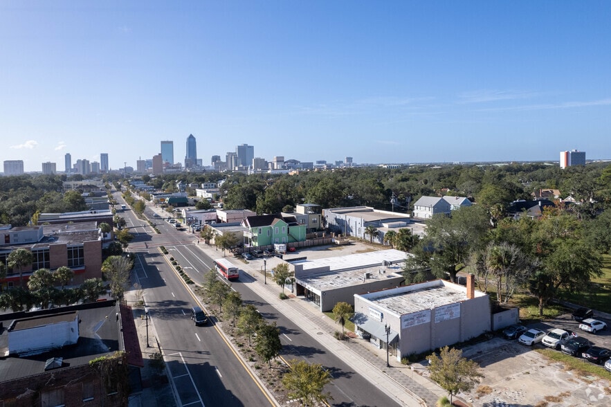 More Photos Of 1642 N Main St, Jacksonville General Retail For Sale