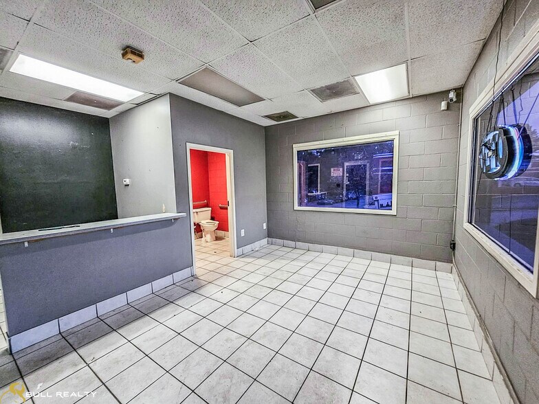 Primary Photo Of 811 NE Chance Rd, Marietta Auto Repair For Lease