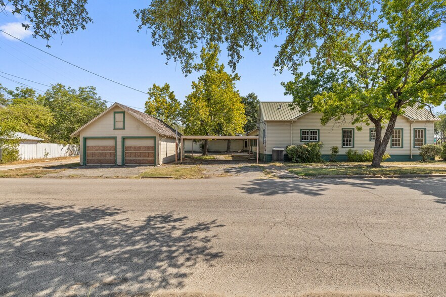 More Photos Of 620 N Main St, Taylor Storefront Retail Office For Sale