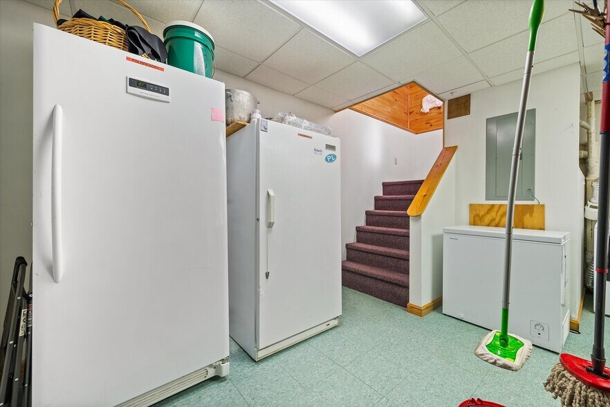 More Photos Of 341 US Route 1, Weston Hotel For Sale