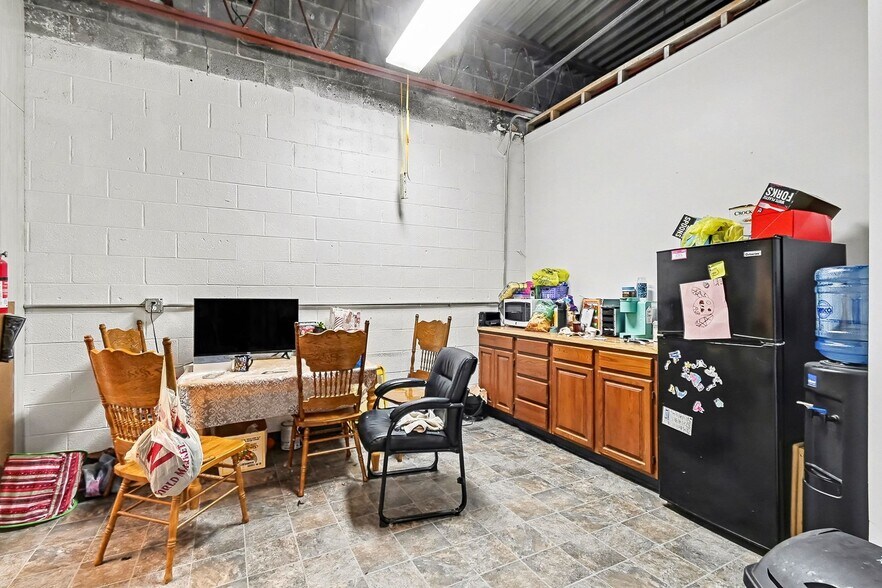 More Photos Of 302-306 S Cedar St, Mason Freestanding For Sale