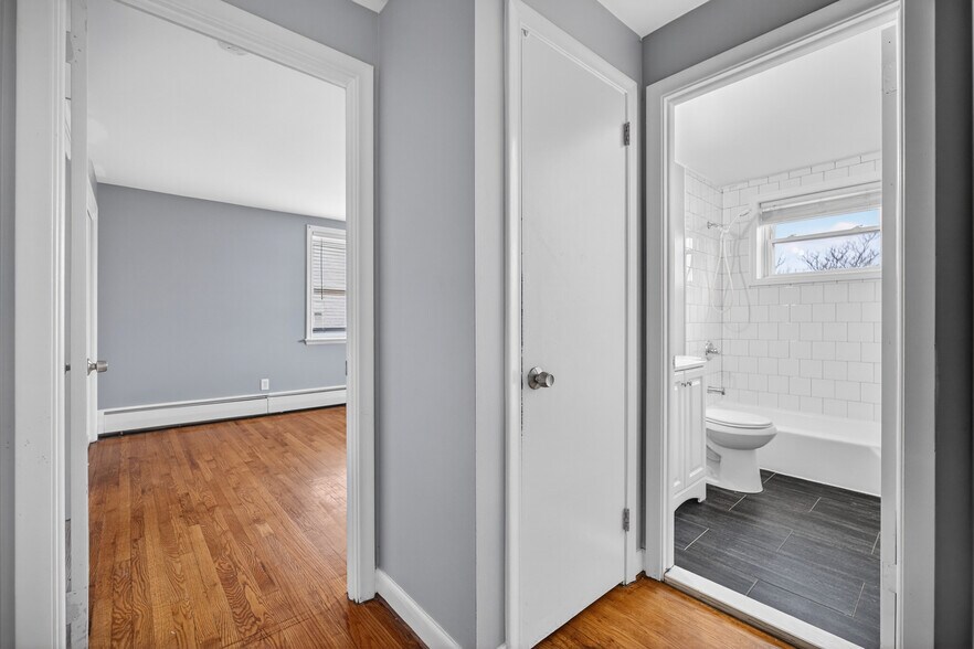 More Photos Of 27 Imlay St, Hartford Apartments For Sale