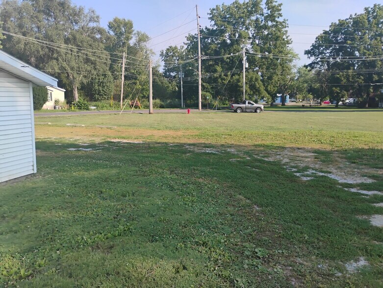 More Photos Of 210 Springfield Rd, Gillespie Flex For Sale