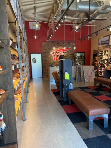 More Photos Of 50 Coughlin Ln, Delaware Storefront Retail Office For Lease