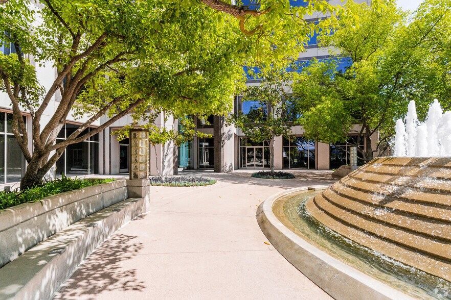 21300 Victory Blvd, Woodland Hills, CA 91367 Office For Lease