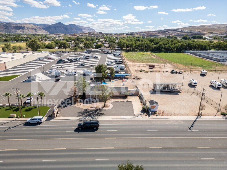 More Photos Of 1545 W State St, Hurricane Veterinarian Kennel For Sale