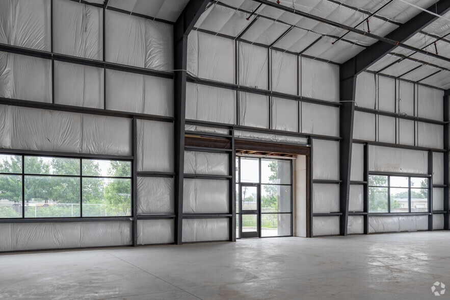 More Photos Of 4437 Supply Ct, Austin Unknown For Lease