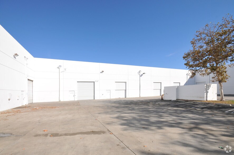 More Photos Of 7050 Village Dr, Buena Park Light Manufacturing For Lease