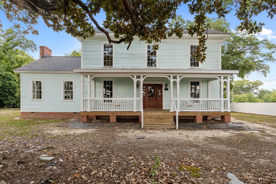 More Photos Of 202 W Main St, Sanford Office Residential For Lease