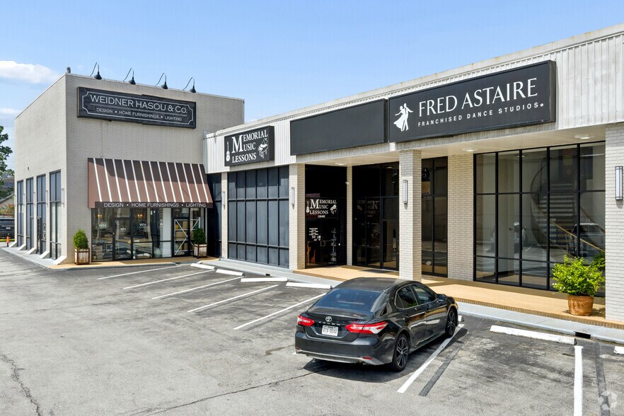 More Photos Of 12649 Memorial Dr, Houston Storefront Retail Office For Lease
