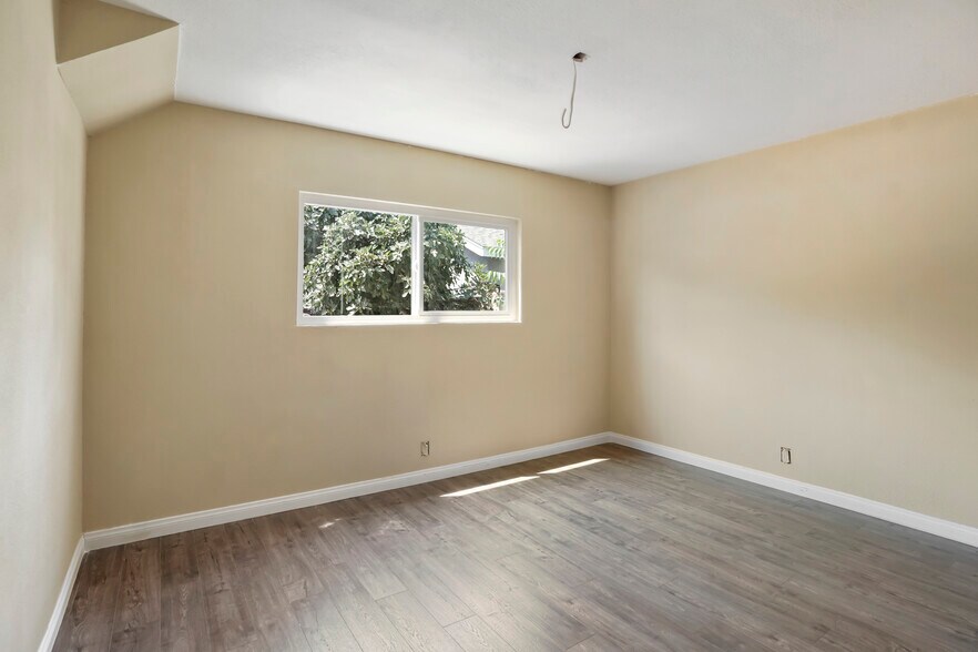 More Photos Of 1001-1003 W Myrtle St, Santa Ana Specialty For Sale