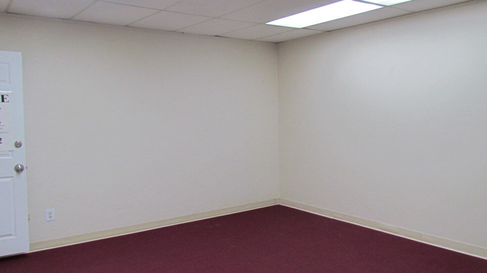 More Photos Of 1509-1511 W Gore Blvd, Lawton Office For Lease