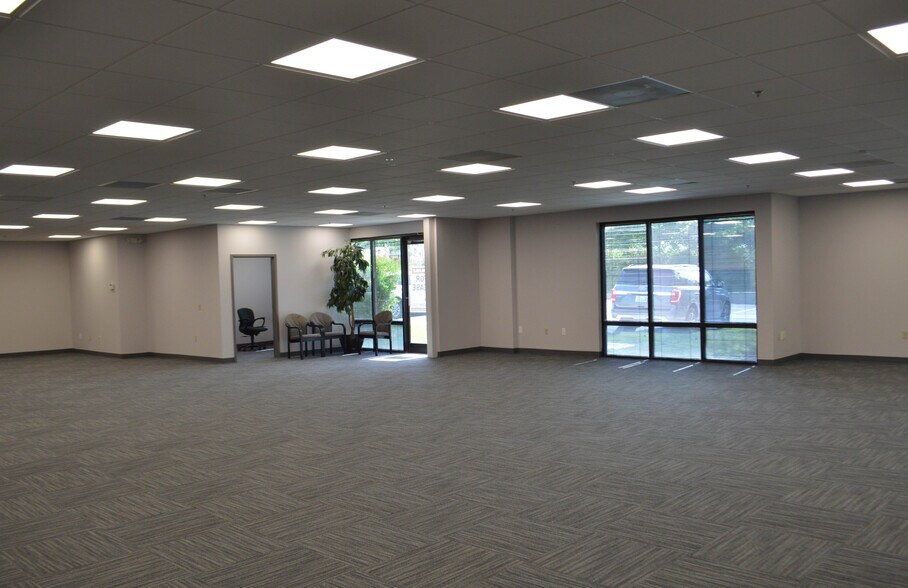 More Photos Of 1657 Murfreesboro Rd, Nashville Flex For Sale