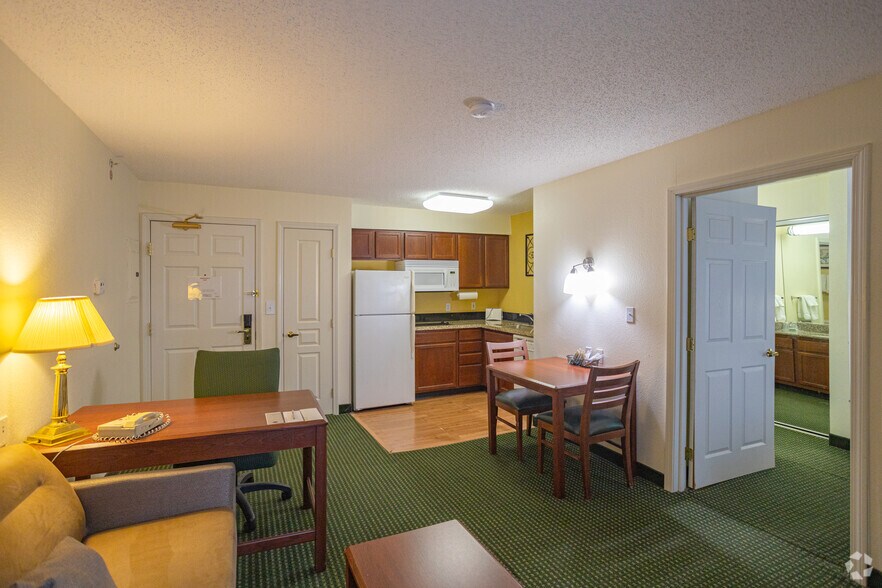 More Photos Of 1111 E I 240 Service Rd, Oklahoma City Hotel For Sale