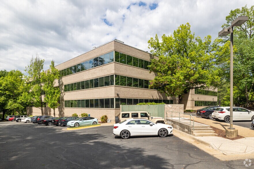 More Photos Of 7601 Lewinsville Rd, McLean Medical For Sale