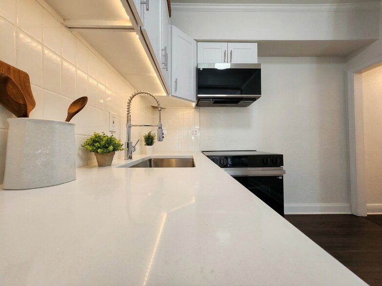 More Photos Of 518 Biscayne Dr, West Palm Beach Apartments For Sale