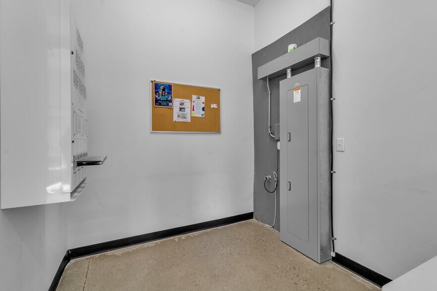 More Photos Of 1450 Ridge, West Seneca General Retail For Sale