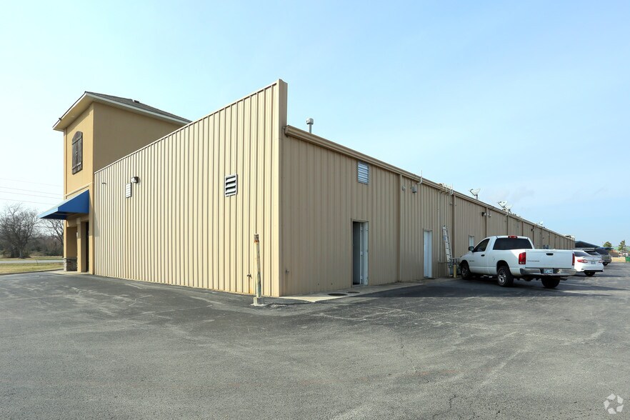 More Photos Of 11319 S Hwy 51, Coweta General Retail For Lease