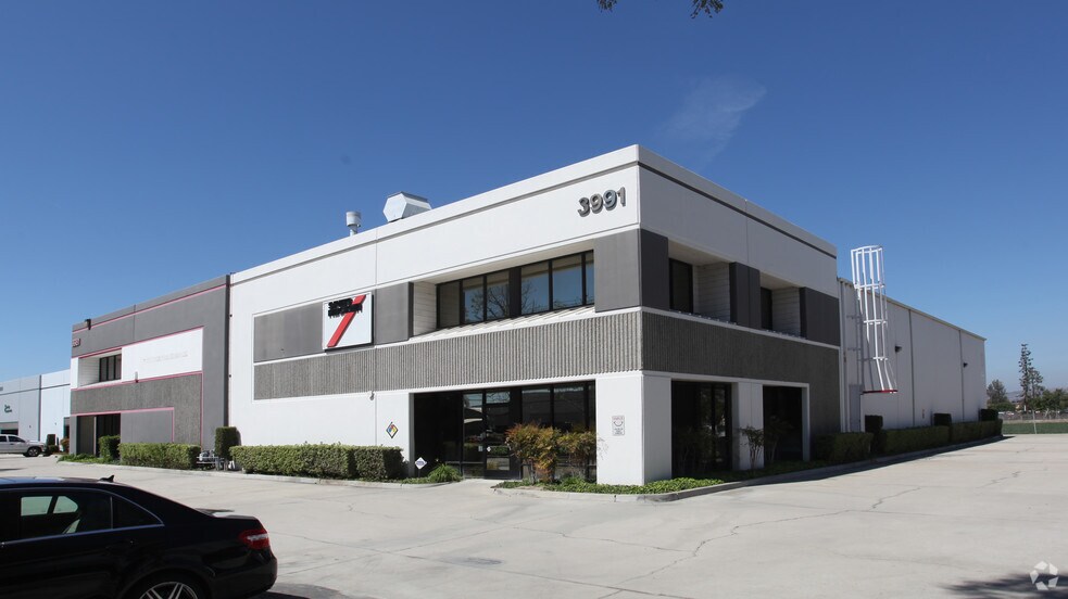 More Photos Of 3991 E Miraloma Ave, Anaheim Warehouse For Lease