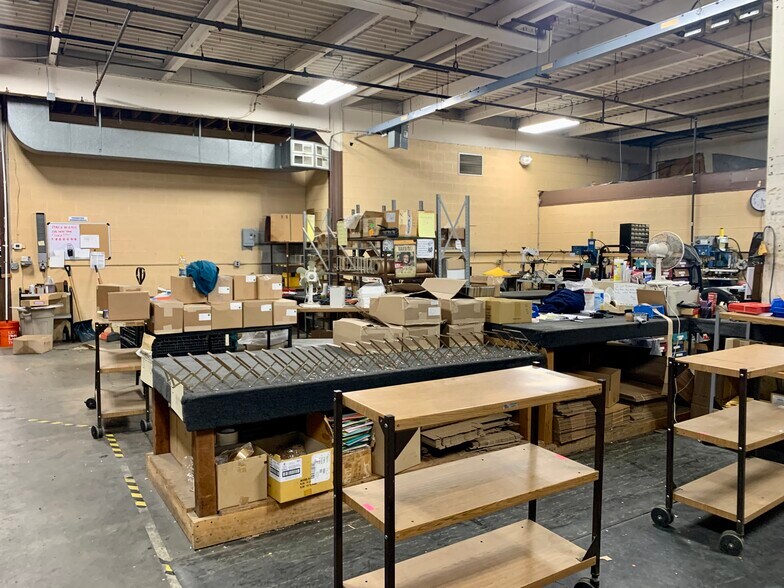 More Photos Of 6125 Lendell Rd, Sanborn Manufacturing For Lease