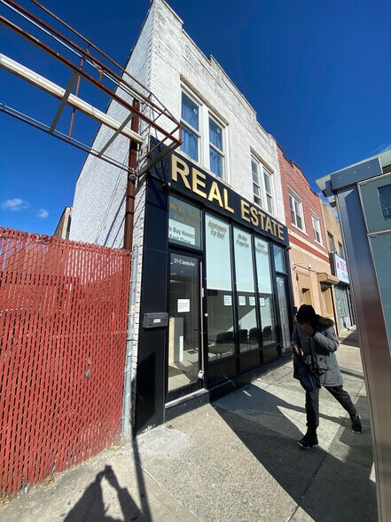 Primary Photo Of 21113 Jamaica Ave, Queens Village Coworking Space