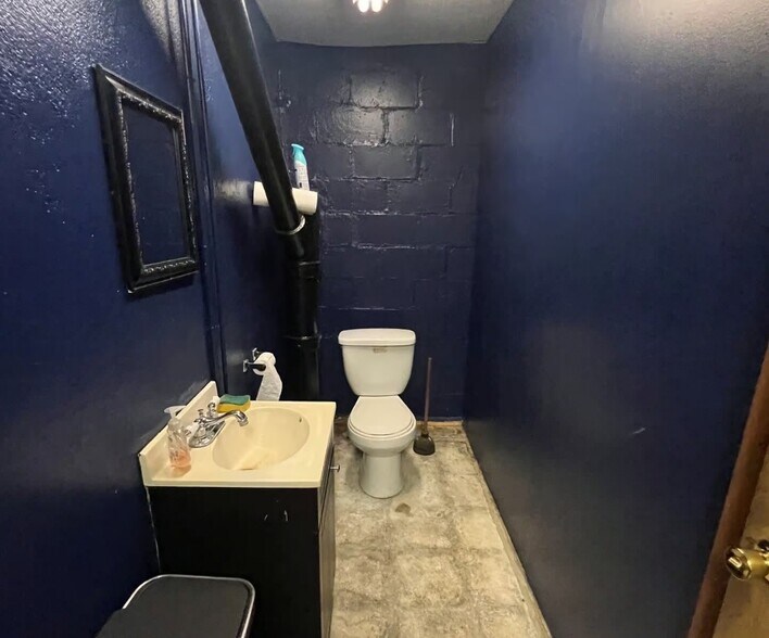 More Photos Of 71 Columbia St, Cohoes Distribution For Sale