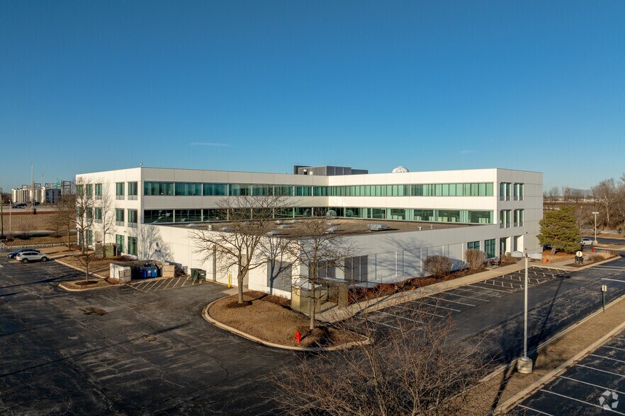 More Photos Of 900 N Arlington Heights Rd, Itasca Office For Lease