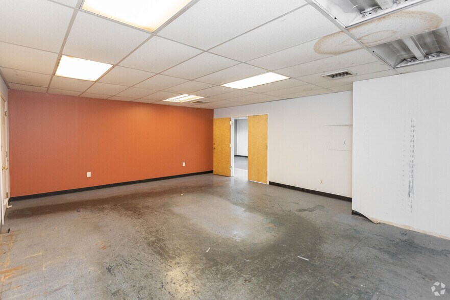 More Photos Of 141 Central Ave, Farmingdale Light Manufacturing For Lease