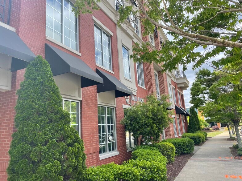 More Photos Of 19720 Jetton Rd, Cornelius Office For Lease