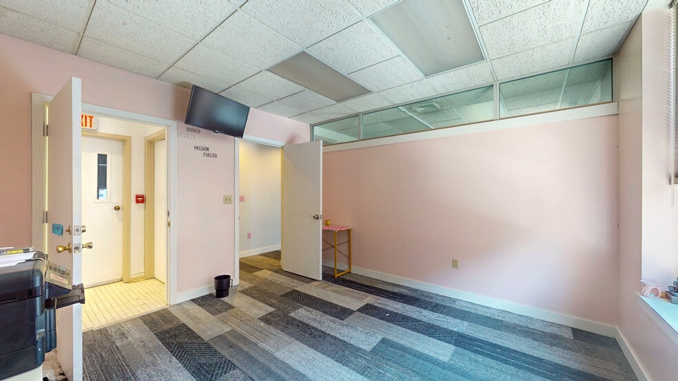 More Photos Of 68 Center St, Waterbury Storefront Retail Residential For Sale