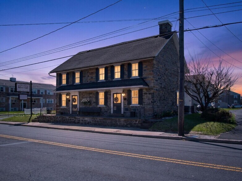 More Photos Of 1434-1436 W Broad St, Quakertown Office For Sale