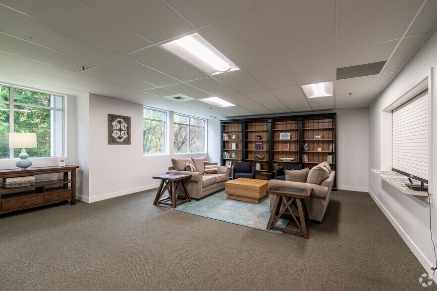 More Photos Of 4759-4779 Lynwood Center Rd NE, Bainbridge Island Apartments For Lease