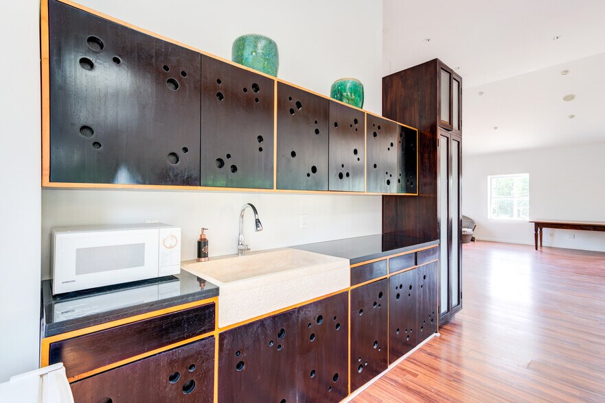 More Photos Of 525 N Dean St, Englewood Storefront Retail Office For Sale