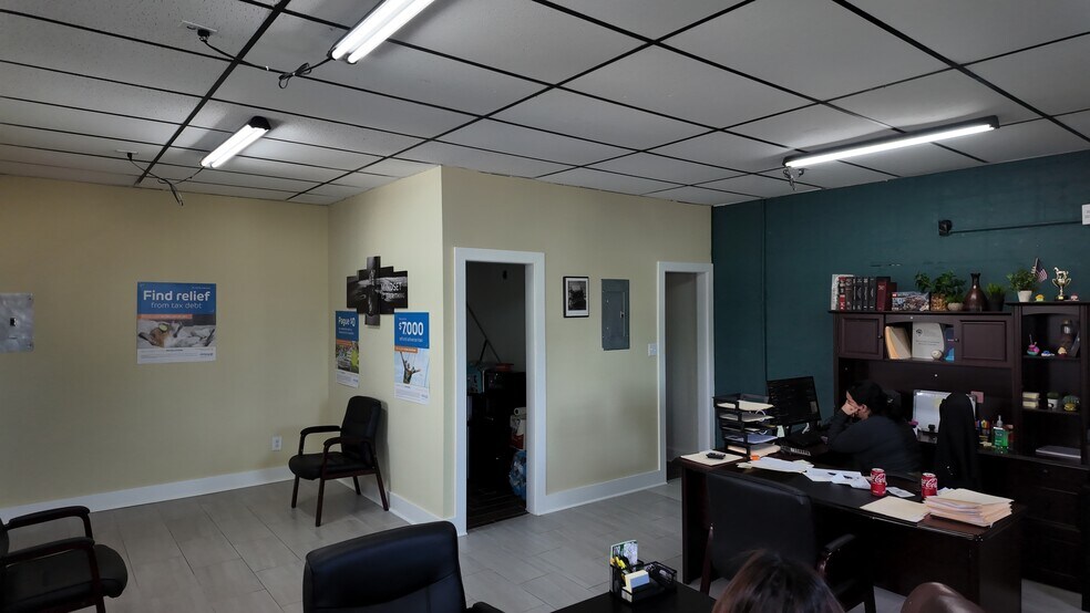 More Photos Of 2401 W Cervantes St, Pensacola General Retail For Sale