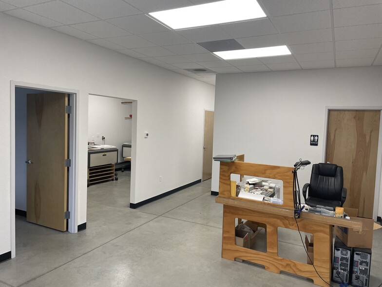 More Photos Of 715 Golden Spike Ln, Sanford Warehouse For Lease