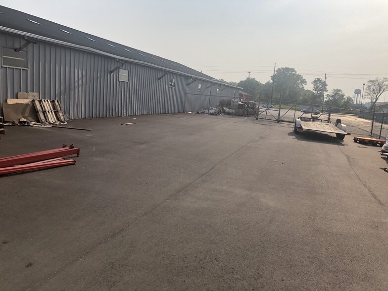 More Photos Of 1234 N Center Rd, Burton Warehouse For Lease