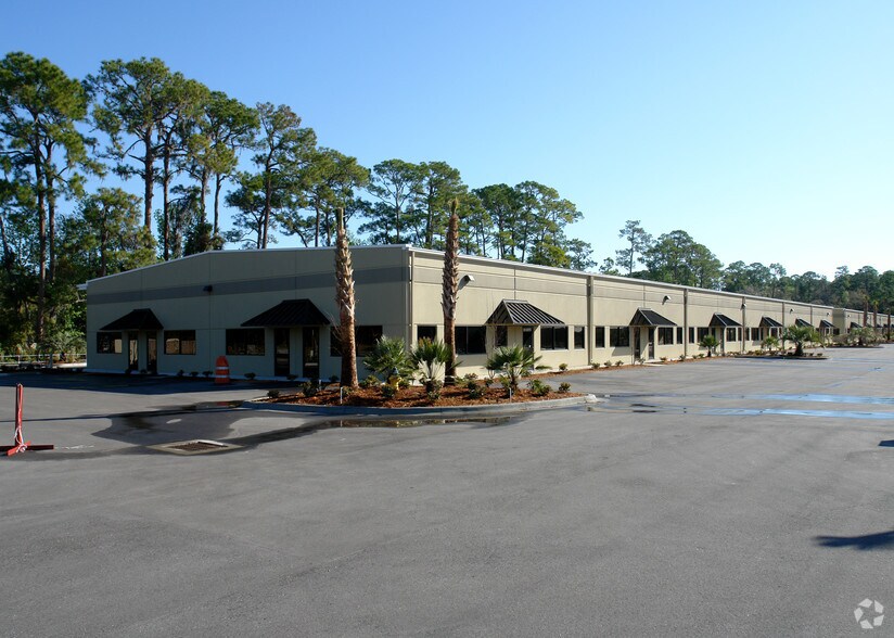 More Photos Of 901 S Charles Richard Beall Blvd, Debary Warehouse For Lease