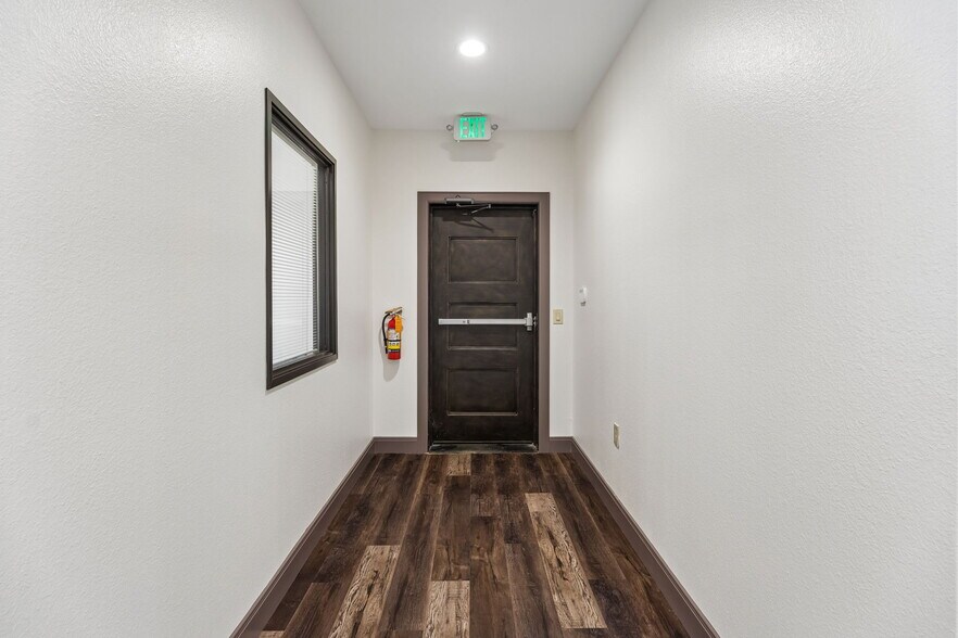 More Photos Of 4358 Lockhill Selma Rd, Shavano Park Medical For Lease